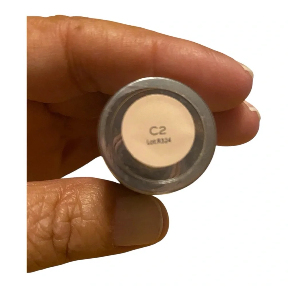 Revolution Conceal & Define Infinite Concealer - C2